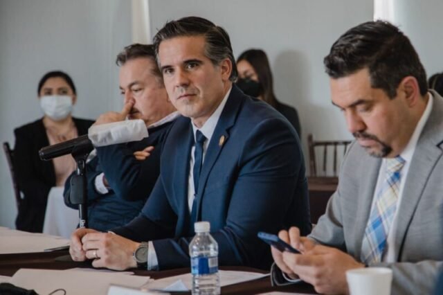 00103ac4-ba57-44ef-9482-0353e068b8b8 luis aguilar pausa.mx