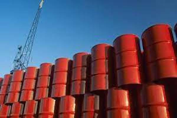 Petróleo llegaría a 300 dólares por barril si prohiben importaciones