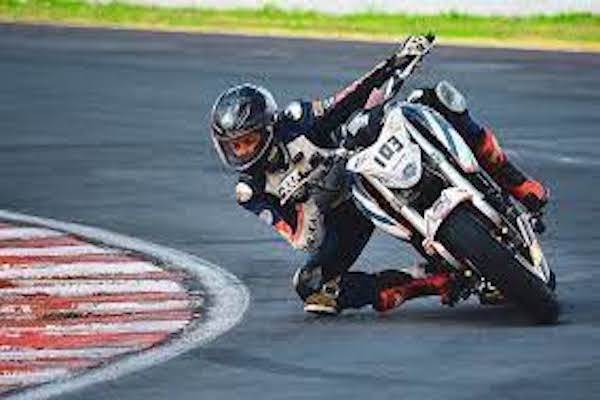 Astrid madrigal a toda velocidad PAUSA.MX