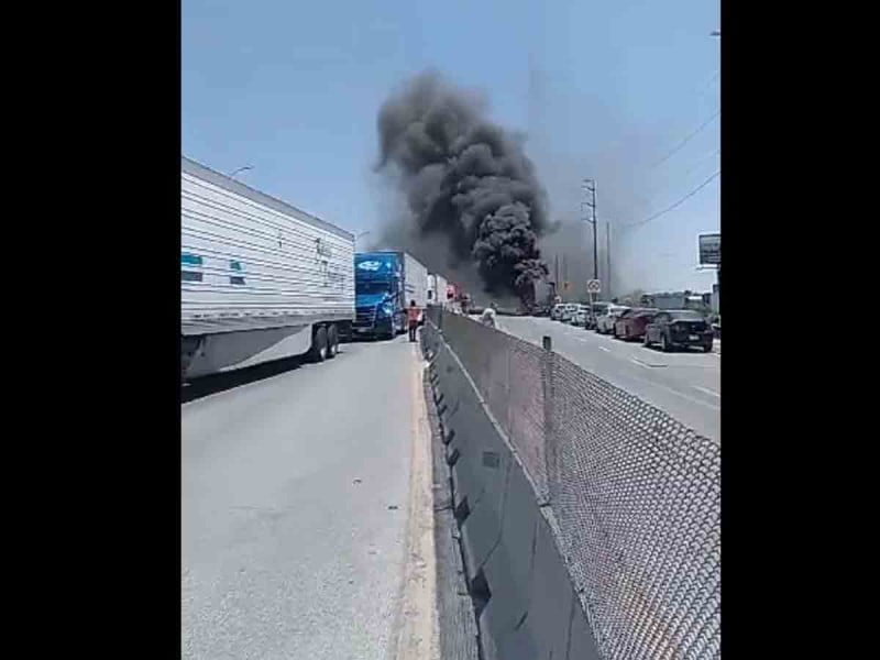 Incendian camiones en puente internacional PAUSA.MX