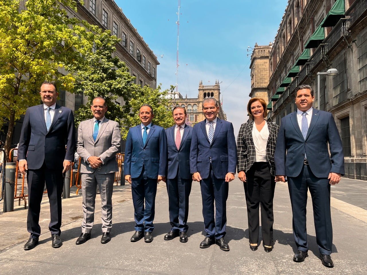 Estrecha Maru Campos relaciones con la Federación para priorizar la salud de las y los chihuahuenses; recibe Presidente a Gobernadora en Palacio Nacional