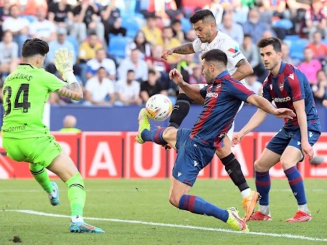 jesus-tecatito-corona-sevilla-2104226 Pausa.mx