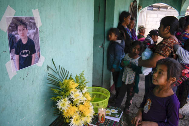 Noticias Chihuahua Pausa.MX Fotogalería; Dos primos en Guatemala, dos vidas sofocadas en un trailer en Texas