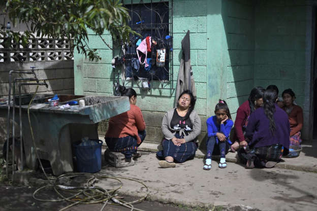 Noticias Chihuahua Pausa.MX Fotogalería; Dos primos en Guatemala, dos vidas sofocadas en un trailer en Texas