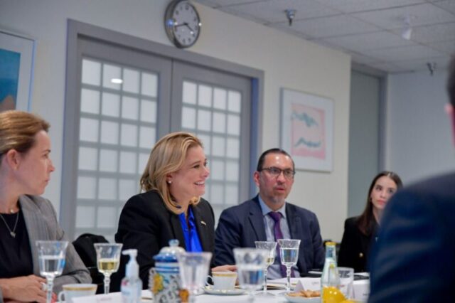 Pausa.mx Maru Campos, EU, SIDE