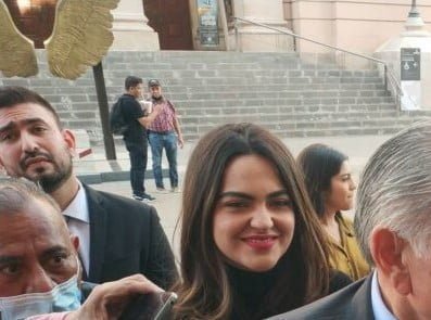 legisladora ironizó sobre temas como la privatización de Pemex y CFE, la construcción del aeropuerto en Texcoco y la cancelación de programas sociales