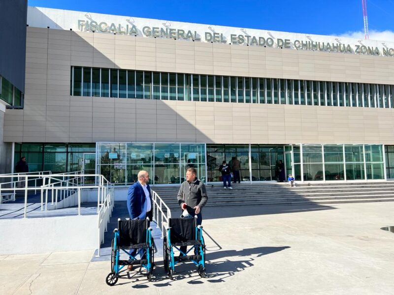Noticias Chihuahua PAUSA.MX Fortalece FGE el acceso a la justicia incluyente con dos sillas de ruedas Noticias Chihuahua Pausa.MX Fortalece FGE el acceso a la justicia incluyente con dos sillas de ruedas
