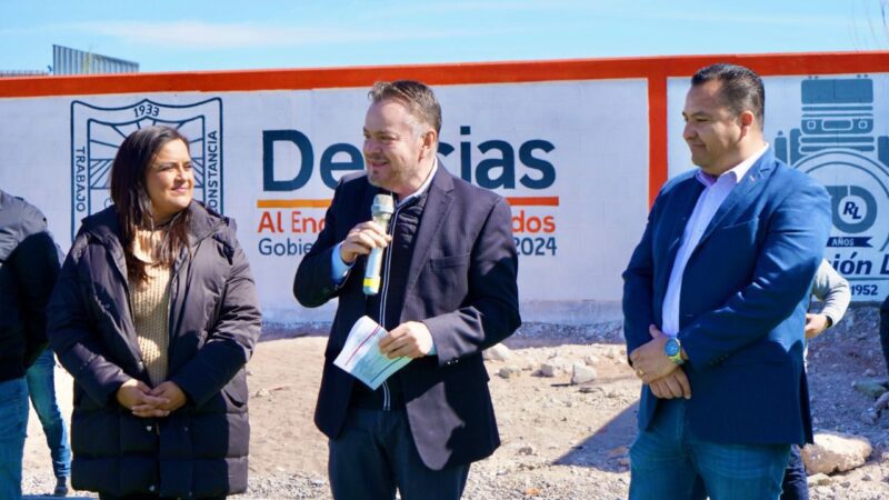 Noticias Chihuahua Pausa.MX Entrega Gobierno del Estado nueva cancha deportiva a familias delicienses