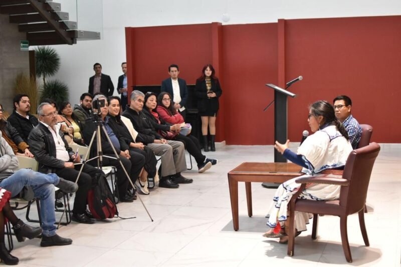 Noticias Chihuahua PAUSA.MX Comparten hablantes de lenguas indígenas experiencias para crear materiales didácticos