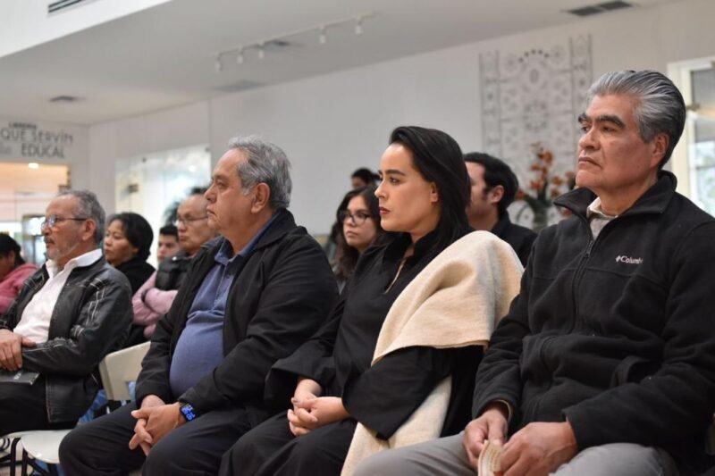 Noticias Chihuahua PAUSA.MX Comparten hablantes de lenguas indígenas experiencias para crear materiales didácticos