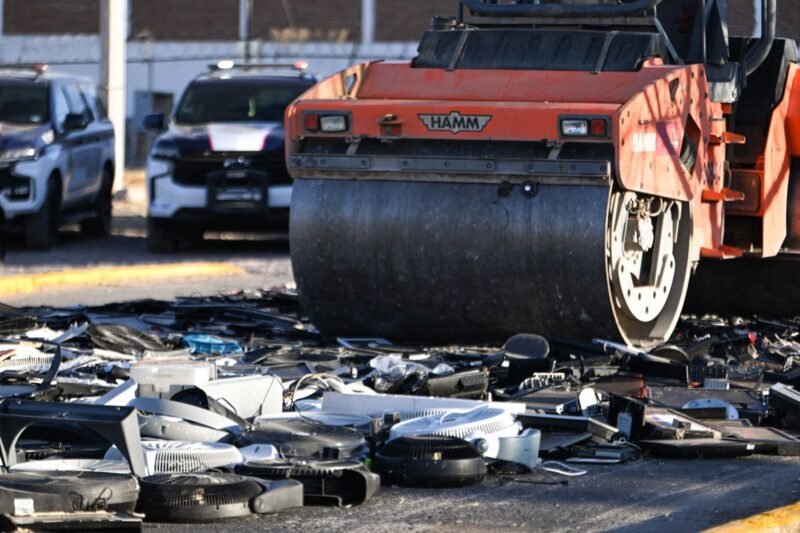 Noticias Chihuahua PAUSA.MX Continúan acciones de ordenamiento en el Sistema Penitenciario, asiste Gobernadora a destrucción de objetos asegurados al interior del CERESO 1 de Aquiles Serdán