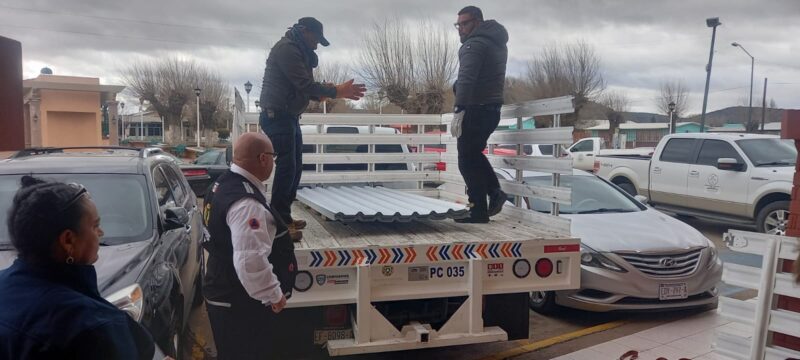 Noticias Chihuahua Pausa.MX Llevó CEPC apoyos a familias tras fuertes vientos que afectaron al estado