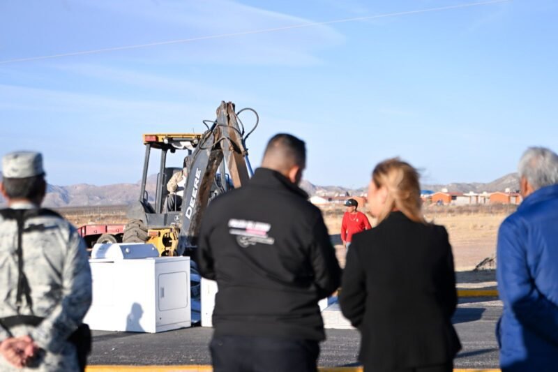 Noticias Chihuahua PAUSA.MX Continúan acciones de ordenamiento en el Sistema Penitenciario, asiste Gobernadora a destrucción de objetos asegurados al interior del CERESO 1 de Aquiles Serdán