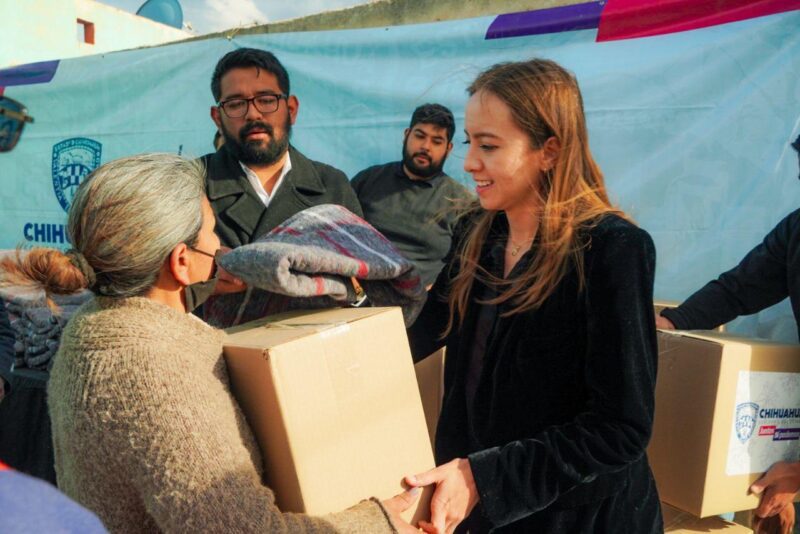 Noticias Chihuahua Pausa.MX Entrega SDHyBC apoyos alimentarios e invernales a 100 familias de Jardines de Oriente