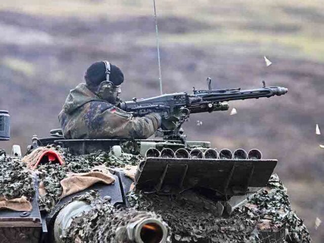 German Defense minister Pistorius visits German tank batallion PAUSA.MX