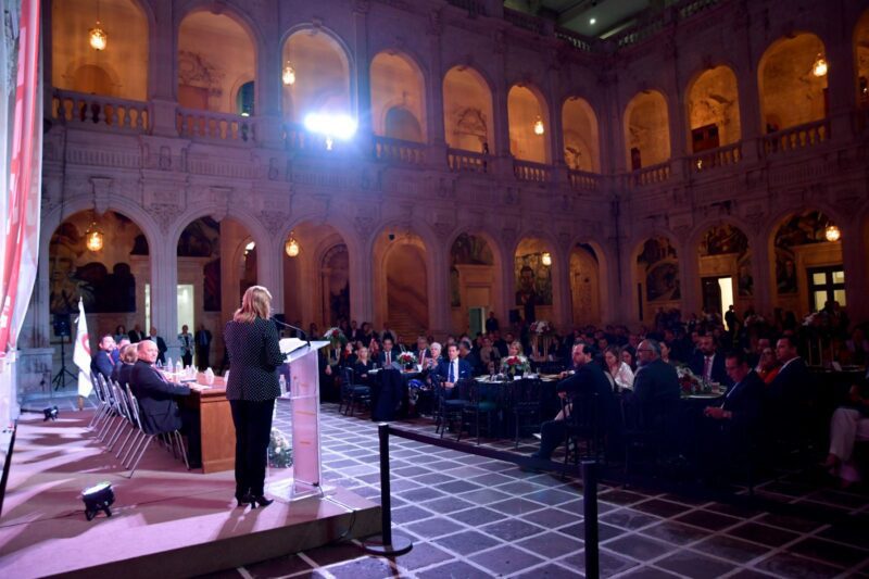 Noticias Chihuahua Pausa.MX Gobernadora Maru Campos toma protesta a nuevo Consejo Directivo de la CMIC Delegación Chihuahua