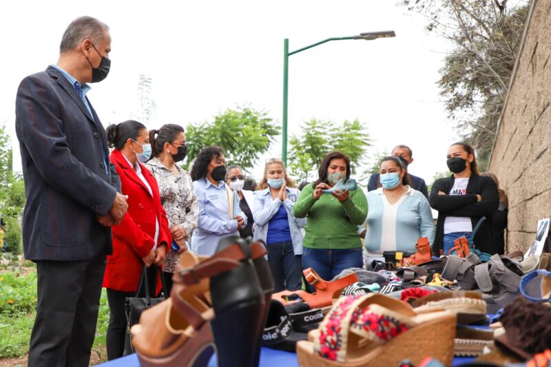Noticias Chihuahua Pausa.MX SE REÚNE SEDECO Y CEDA CON LOCATARIOS AFECTADOS TRAS INCENDIO EN LA CENTRAL DE ABASTO