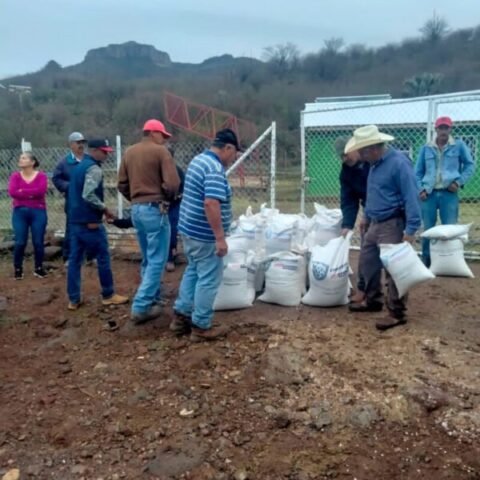 Noticias Chihuahua PAUSA.MX Distribuye Gobierno del Estado apoyos alimenticios para 180 familias de pueblos originarios en el municipio de Madera