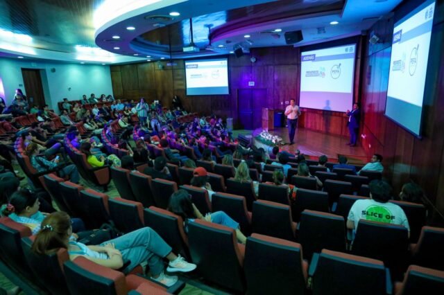 Clausura alcalde Marco Bonilla actividades de la Semana de Gobierno Abierto
