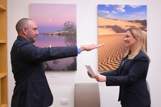 Ratifica Gobernadora Maru Campos a Gilberto Baeza como secretario de Salud