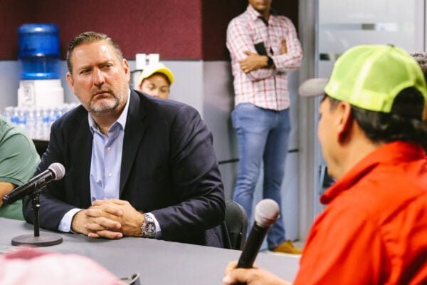 Olson Se reúne Carlos Olson con gremio de músicos en busca de mejores condiciones de trabajo