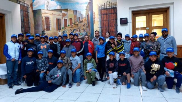 WhatsApp-Image-2023-02-09-at-12.26.50 Entrega Municipio uniformes a equipos de beisbol que participarán en juegos CONADE 2023 Camargo