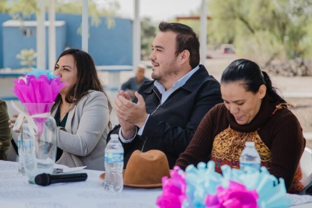 Felicito a las y los maestros por su dedicación, pasión y compromiso en la noble tarea de educar: Jorge Aldana Felicito a las y los maestros por su dedicación, pasión y compromiso en la noble tarea de educar: Jorge Aldana