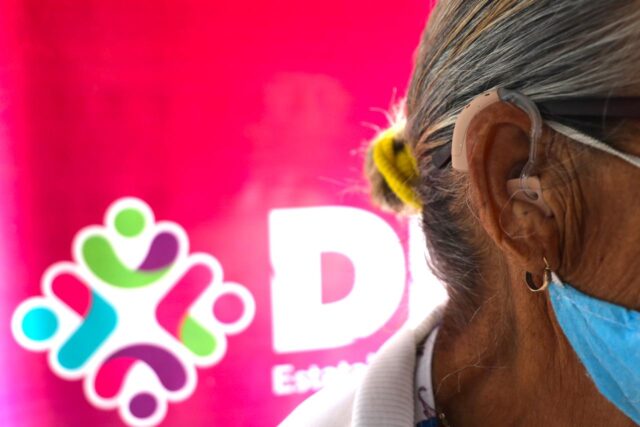 Noticias Chihuahua PAUSA.MX Continúa DIF Estatal jornada de entrega de aparatos auxiliares auditivos