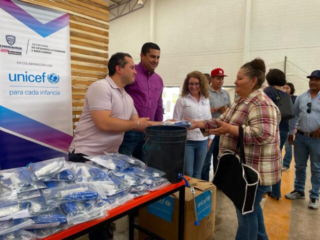 Noticias Chihuahua PAUSA.MX Entrega Bien Común filtros para purificar agua a familias de El Sauz