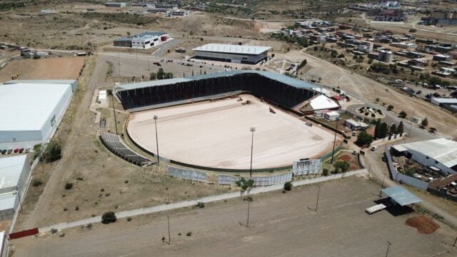 Noticias Chihuahua PAUSA.MX Registra rehabilitación del Gran Estadio Parral 55 por ciento de avance