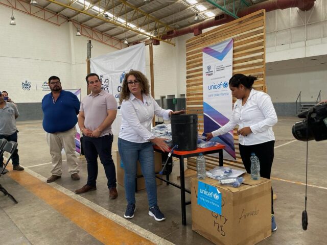 Noticias Chihuahua PAUSA.MX Entrega Bien Común filtros para purificar agua a familias de El Sauz