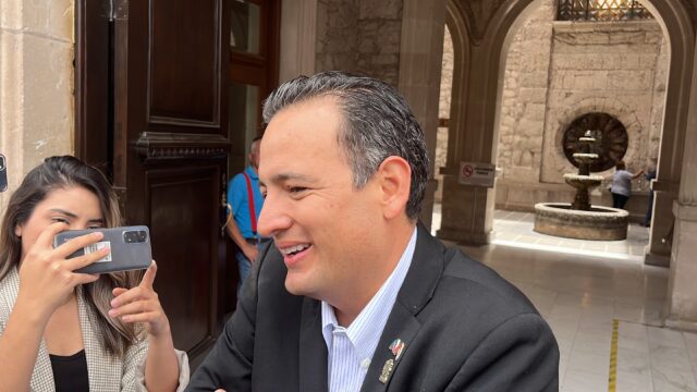 Noticias Chihuahua PAUSA.MX Recrimina alcalde Bonilla politización de Morena por Mápula; diputado y regidor entregaron documento contra NRS Noticias Chihuahua Pausa.MX Recrimina alcalde Bonilla politización de Morena por Mápula; diputado y regidor entregaron documento contra NRS