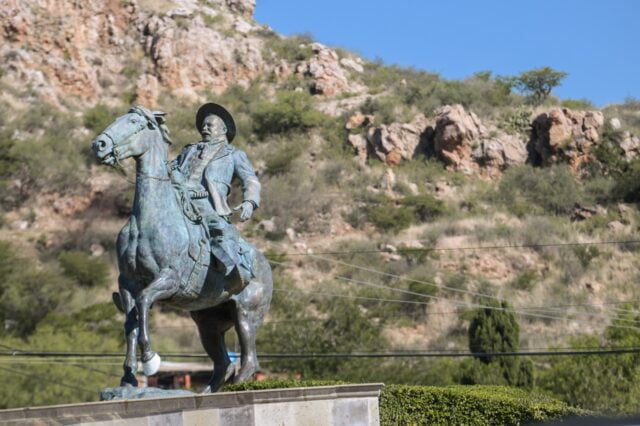 Noticias Chihuahua PAUSA.MX Preside gobernadora Maru Campos Guardia de Honor por Centenario Luctuoso del general Francisco Villa