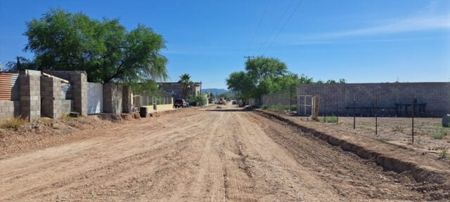 Noticias Chihuahua Pausa.MX Supervisa alcalde de La Cruz trabajos en pavimentación de calle Ignacio Garcia de Colonia Panamericana; inversión cercana a los 7 millones
