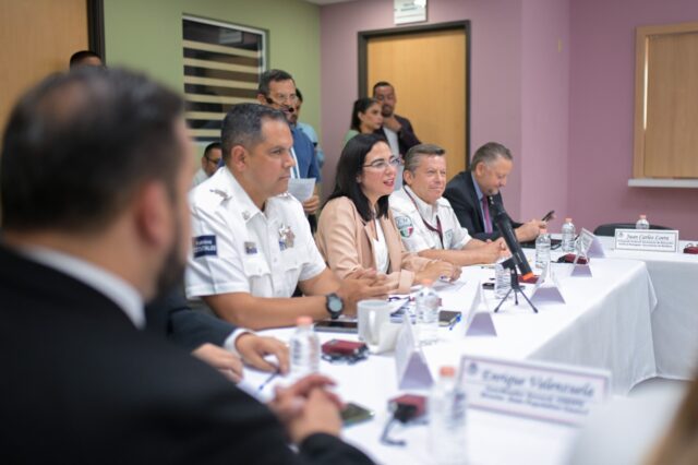 Noticias Chihuahua PAUSA.MX Refrenda Gobernadora Maru Campos compromiso de colaboración con autoridades de Estados Unidos en tema migratorio