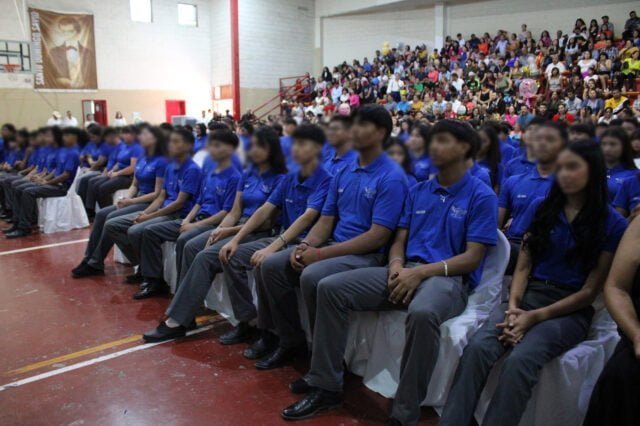 Suman 2 mil 960 estudiantes egresados de secundarias Estatales en Ciudad Juárez