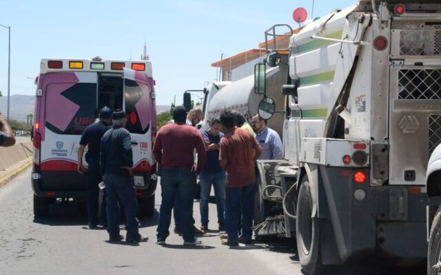 Trabajador termina prensado