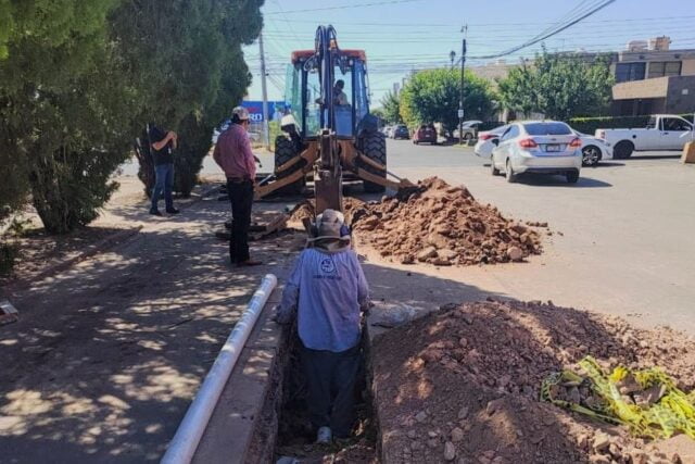 Noticias Chihuahua PAUSA.MX Inicia JMAS Chihuahua rehabilitación de líneas de agua potable y tomas domiciliarias en colonia San Felipe