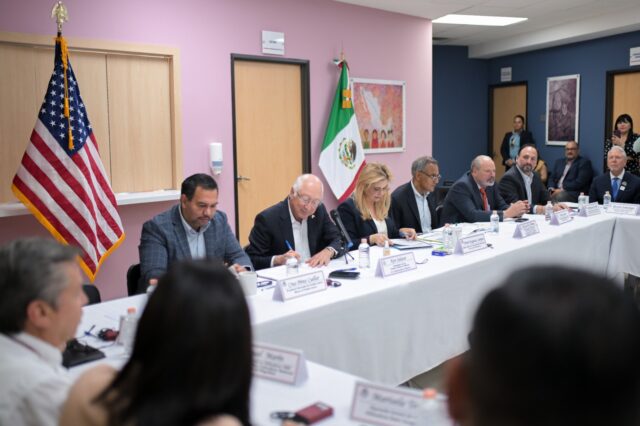 Noticias Chihuahua PAUSA.MX Refrenda Gobernadora Maru Campos compromiso de colaboración con autoridades de Estados Unidos en tema migratorio