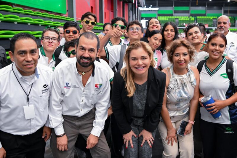 Noticias Chihuahua PAUSA.MX Encabeza Gobernadora Maru Campos la Feria de Empleo para la Inclusión Laboral de la Juventud