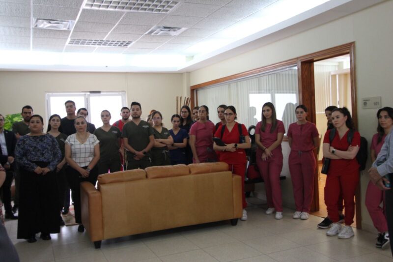 Noticias Chihuahua PAUSA.MX Entrega Rector de la UACH oficinas a Odontología para Posgrado.