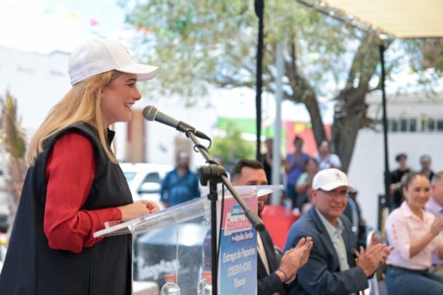 Noticias Chihuahua PAUSA.MX Entrega gobernadora Maru Campos 17 créditos para mejoramiento de vivienda en Aquiles Serdán