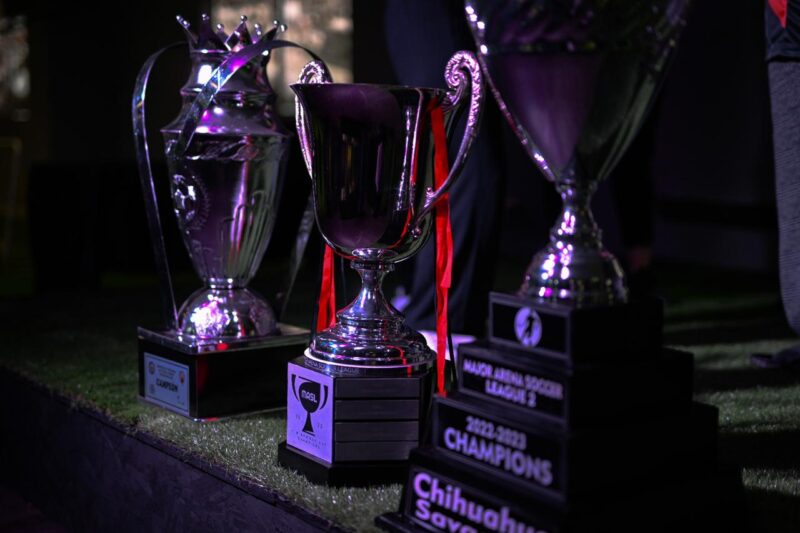 Noticias Chihuahua PAUSA.MX Convive Gobernadora Maru Campos con el equipo de futbol rápido profesional Savage Chihuahua
