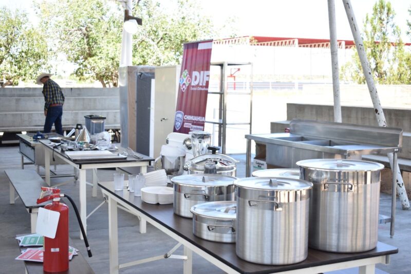 Noticias Chihuahua PAUSA.MX Beneficia DIF Estatal a escuelas de Matamoros con entrega de equipamiento de cocinas