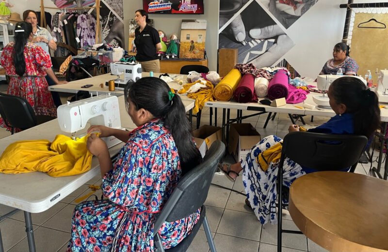 Noticias Chihuahua PAUSA.MX Invita FODARCH al desfile de moda Rarámuri “Bikiá Nawá/Tres Raíces”