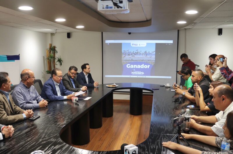 Noticias Chihuahua PAUSA.MX Premia a JCAS a ganador del Concurso Ecos Acuáticos Chihuahuenses