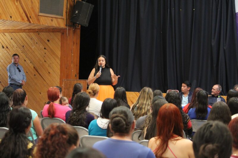 Noticias Chihuahua PAUSA.MX Arranca Ichijuv en ciudad Madera con entrega de apoyos del programa “Juntas Crecemos”