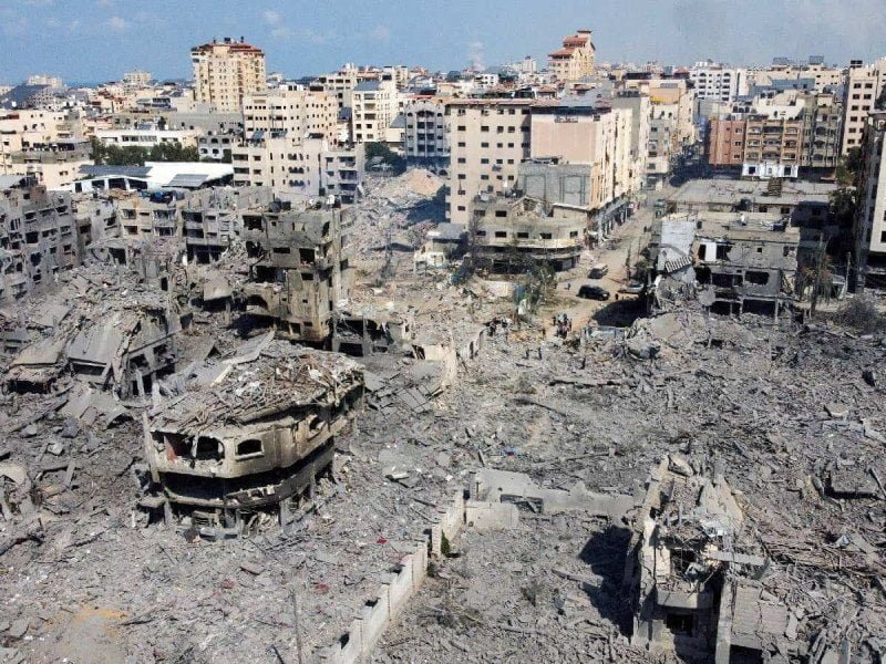 Más de 300 mil personas huyen de la Franja de Gaza; siguen bombardeos de Israel