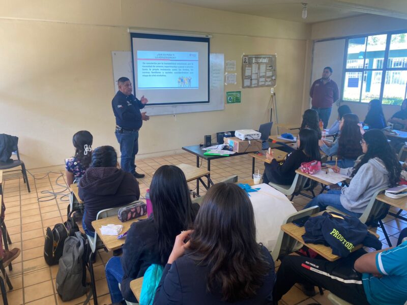 Noticias Chihuahua PAUSA.MX Imparte Fiscalía pláticas sobre prevención del delito a estudiantes del CBTA en Guachochi
