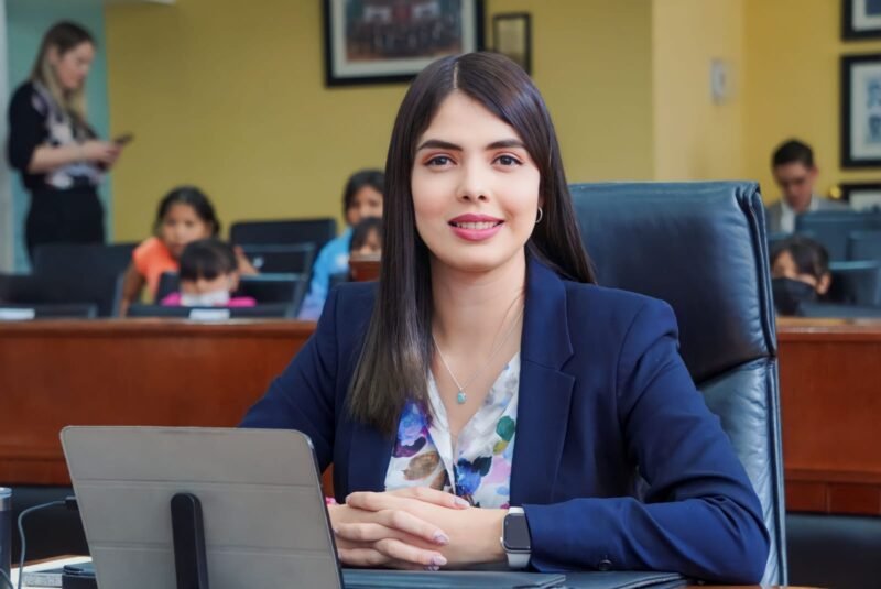 Presenta Andrea Flores su informe de labores en el Distrito 18 a través de sus redes sociales